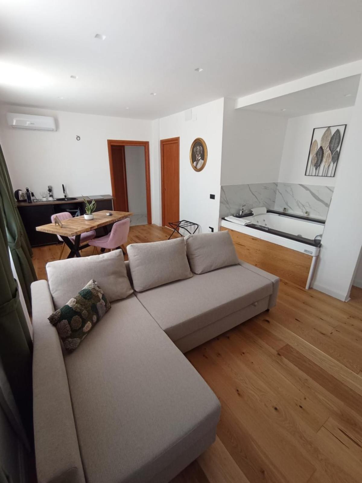 President Plaza Vip Suite Spa By Babylon Stay Napels Buitenkant foto